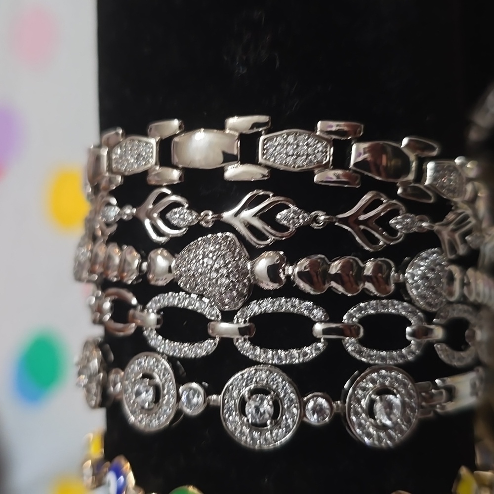 Jewelry - Picture 3 of 4